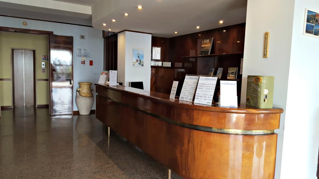 Hotel Internazionale Торрі-дель-Бенако Екстер'єр фото